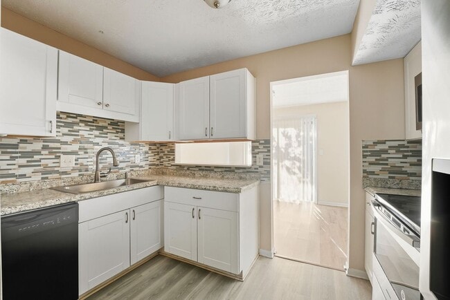 Photo - 293 Country Club Dr