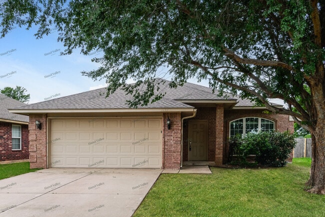 Building Photo - 2137 Scissortail Landing Dr