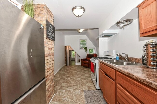 Photo - 2315 N Oakland Ave