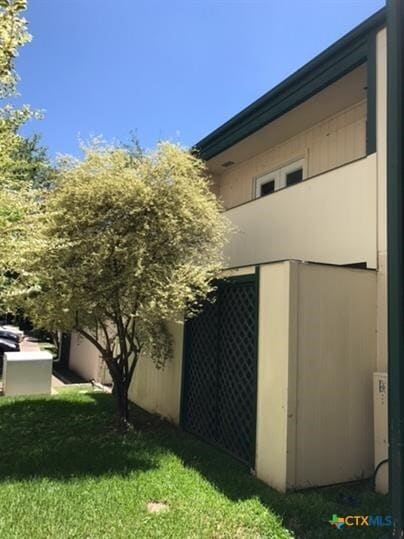 Building Photo - 6718 Silvermine Dr Unit 302