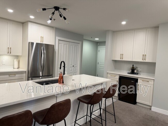 1099-1099 Sunset Dr