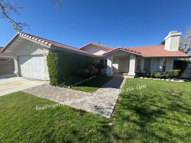 Building Photo - Elegant  4 Bed 2 Bath Home