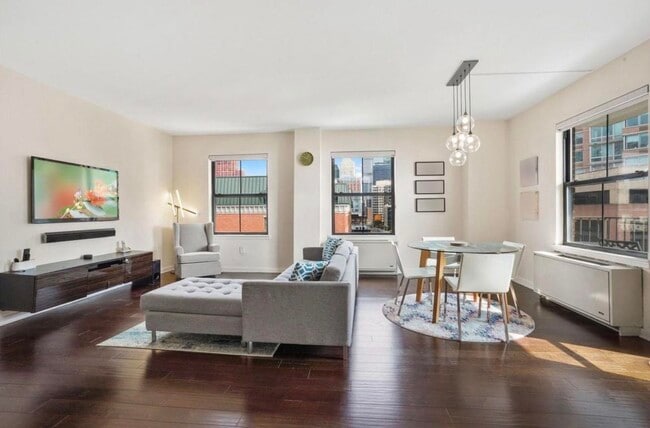 Building Photo - 1 Greene St Unit 609