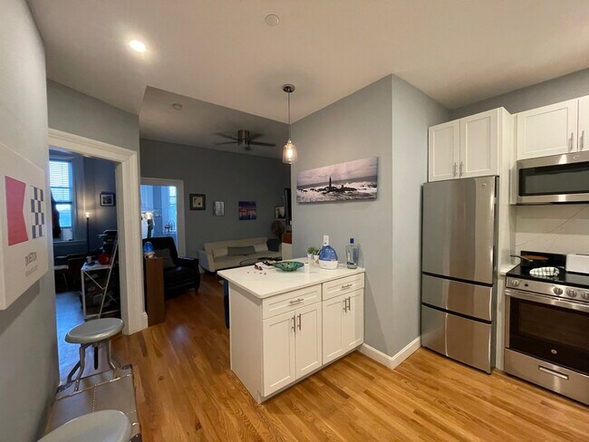 Photo - 456 Beacon St Unit 3R