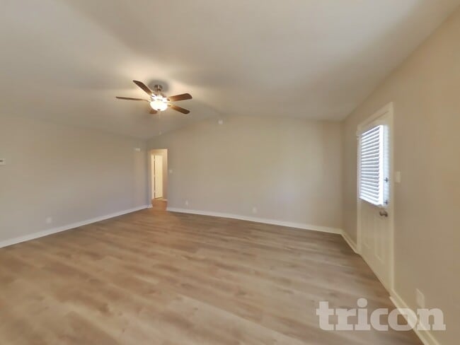 921 Loganwood Dr