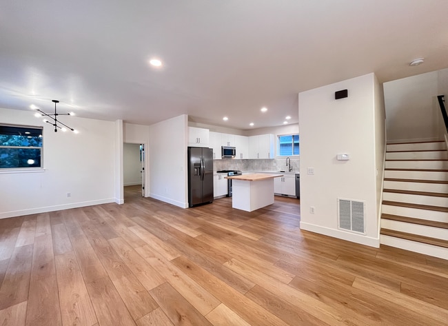 Photo - Modern Craftsman 4 Bedroom Home!