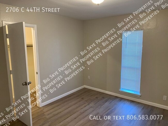 Photo - 2706 44th St