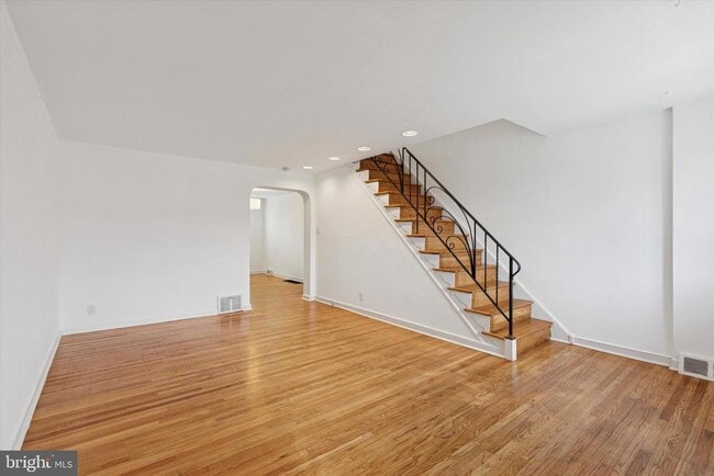 Photo - 8604 Bayard St