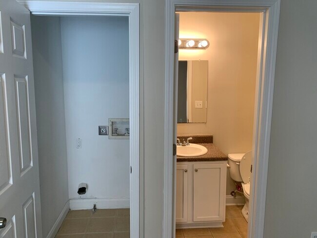 Photo - 668 Smith St SW