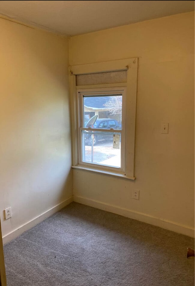 217 Scott Ave Unit B