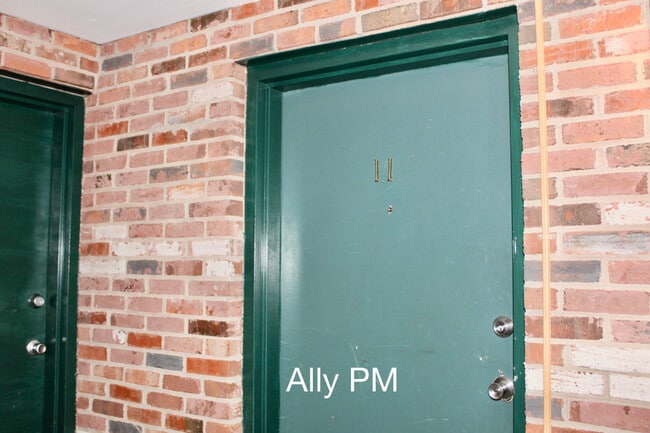 Photo - 545 Burgoyne Rd