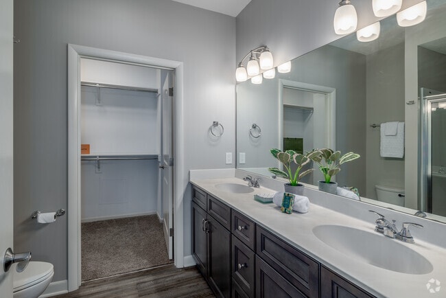 2BR, 2BA - 1,411SF - Primary Bathroom