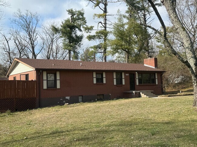 Photo - Prime Nashville Location with Comfort & Convenience