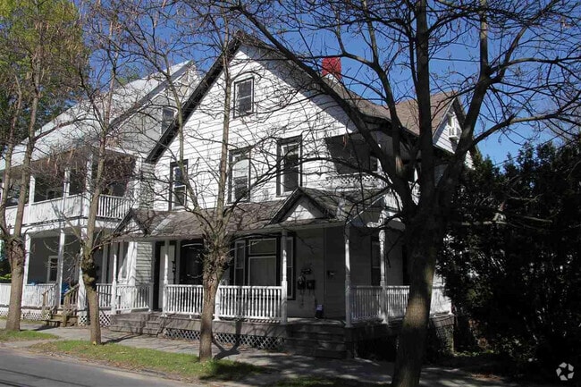Building Photo - 134 Woodlawn Ave Unit 3 Rental