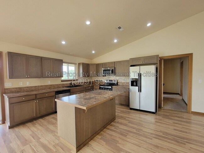 Photo - 689 Tanglewood Dr