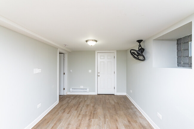 Photo - 1431 W Flournoy St Apartments Unit Garden