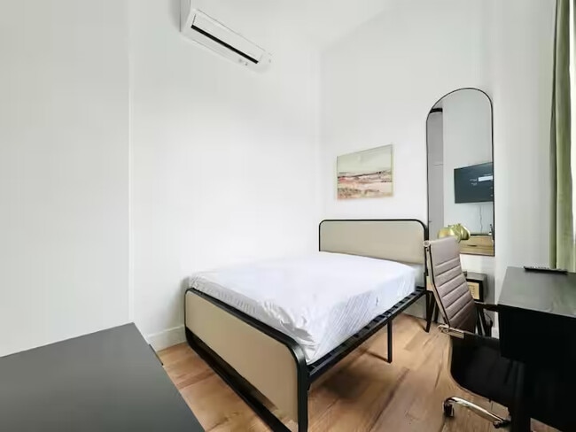 Photo - Furnished room/NOT APARTMENT Unit 4