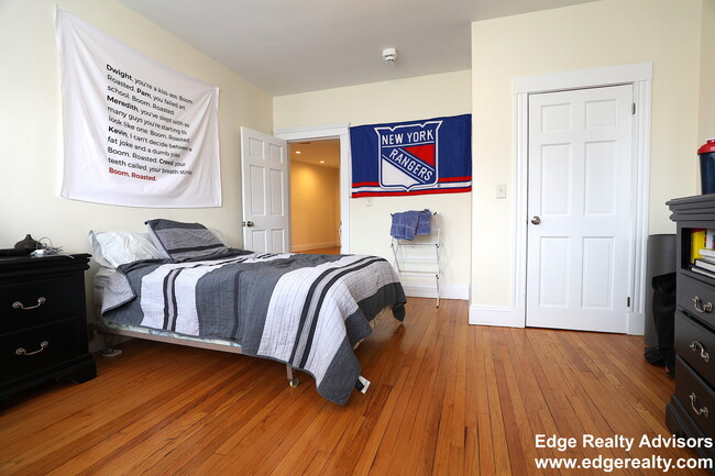 Photo - 22 Sutherland Rd Condo Unit 4