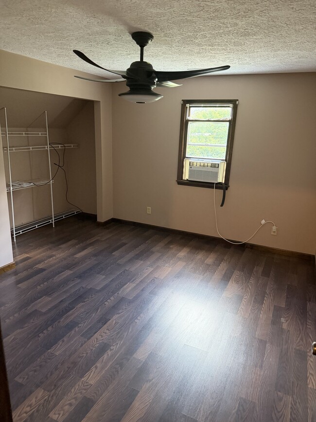 Photo - 6683 Garlough Rd
