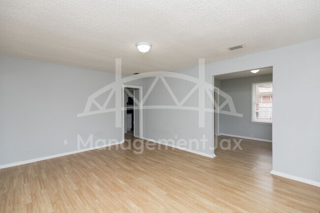 Photo - 1478 W 11th St