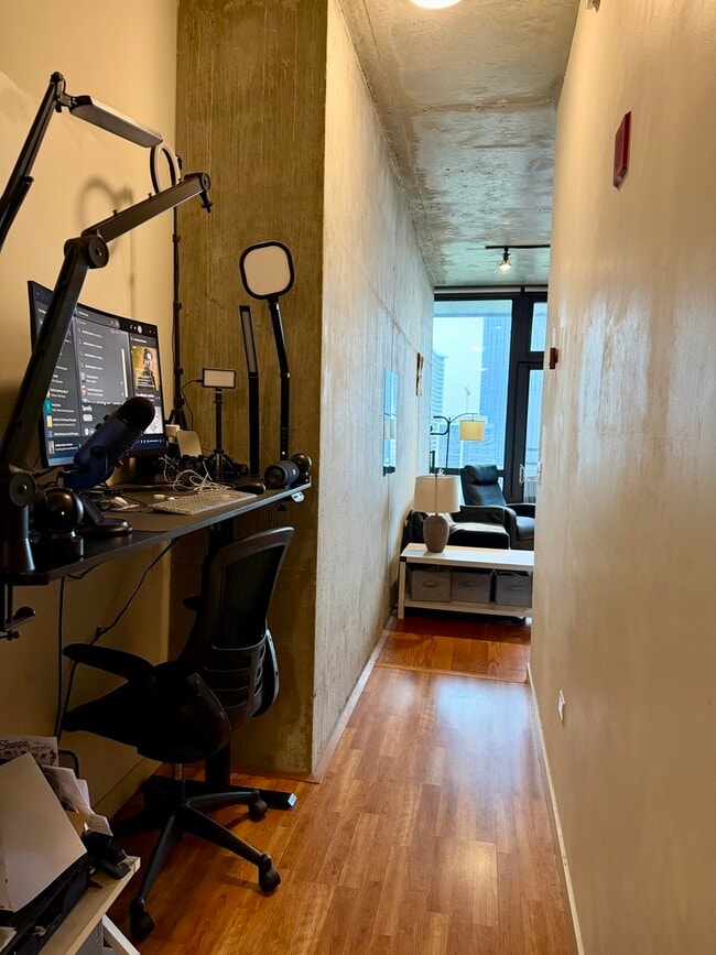 235 W Van Buren St