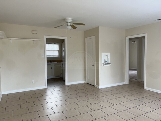 Photo - 1807 Poage Ave