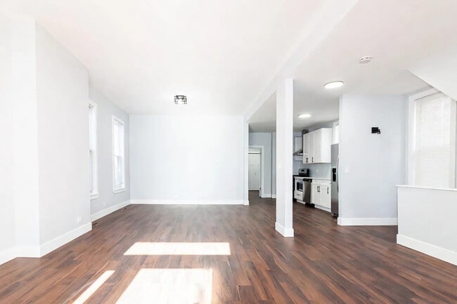 Building Photo - 932 N Richmond St Unit 1F