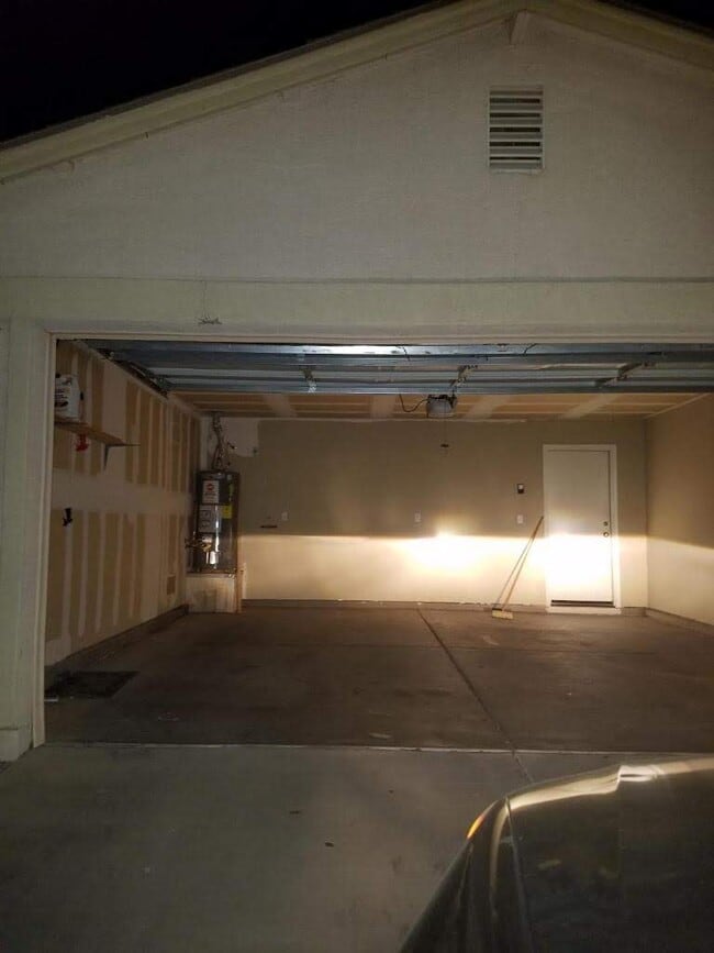 Photo - 916 W Carter Rd