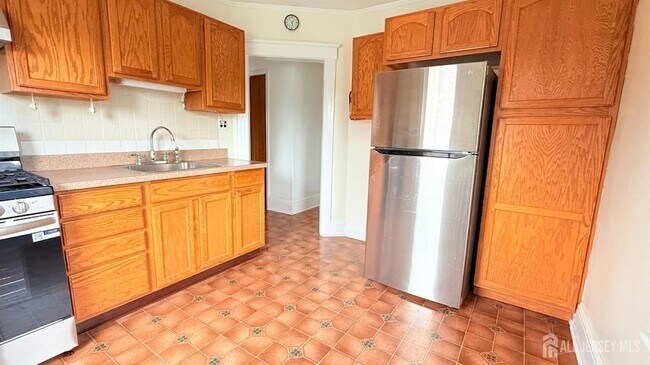 Photo - 104 Thompson St