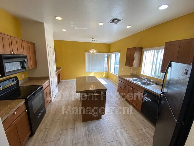 Photo - 1650 S Crismon Rd Unit #18