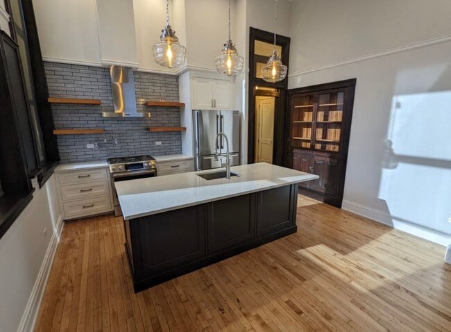 Photo - 1445 W Augusta Blvd Unit 104