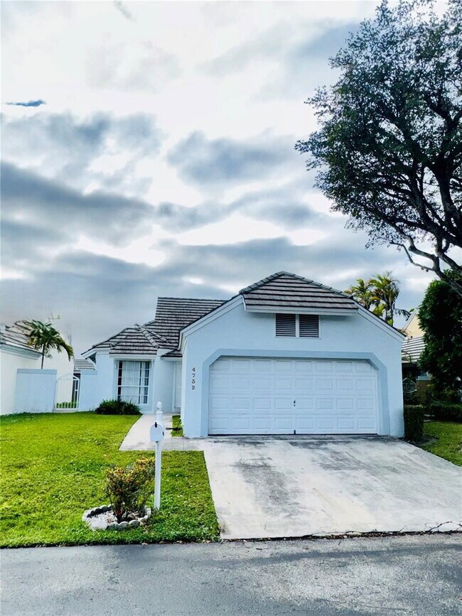 Building Photo - 4732 NW 98 Pl Rental