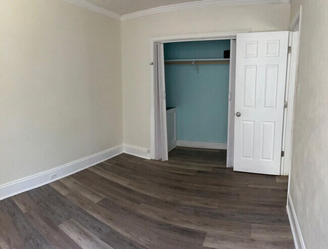 Photo - 231 Spring St SW