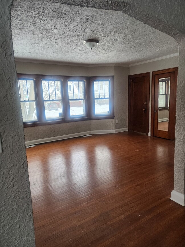 Photo - 4235 Overland Pky