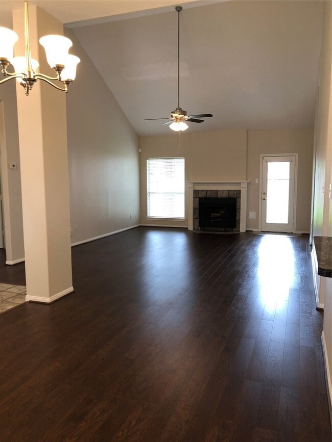 Photo - 818 Oak Lodge Ct