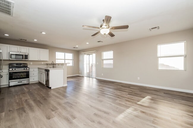 Photo - 8325 New Leaf Ave