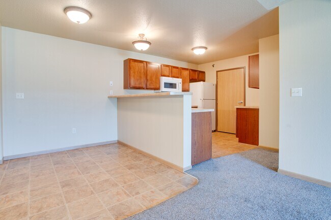Waterstone Apartments Dining