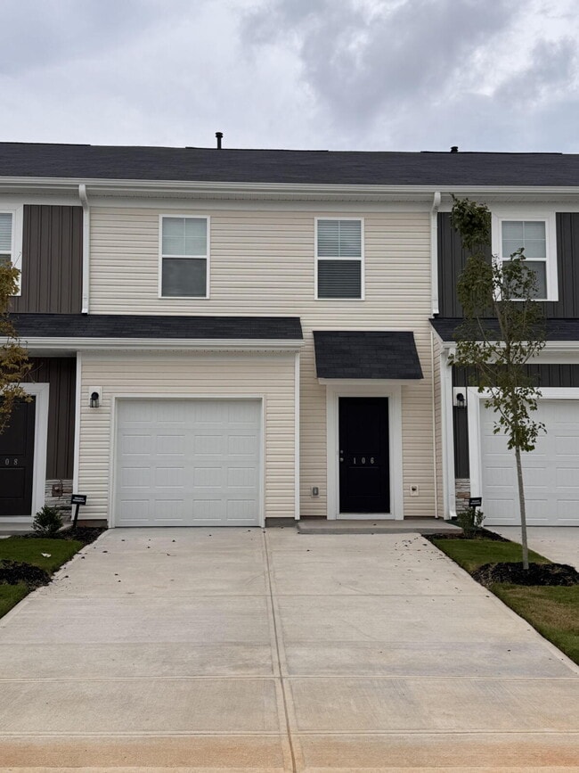 Building Photo - Modern 3-Bed Townhome in Greer — Stylish D...