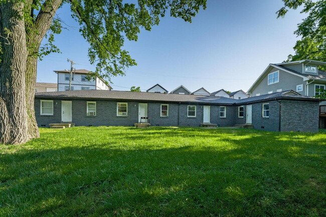 Building Photo - 1st month free with accepted application in November.... | ..... Deposit alternatives for qualifi... Unit 2