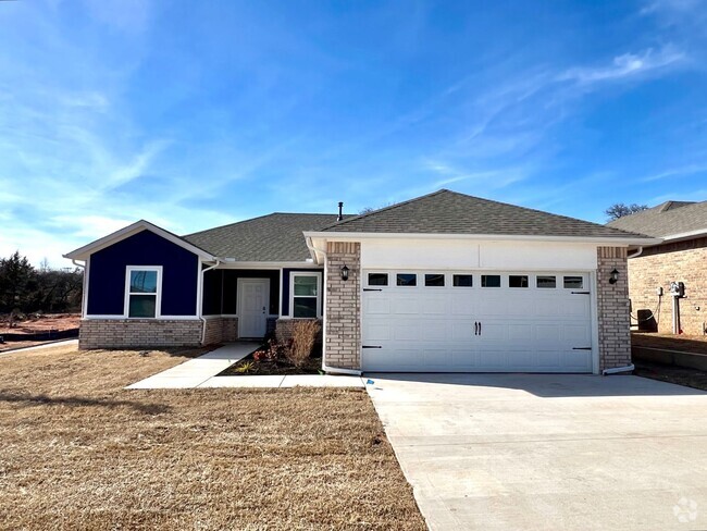 Building Photo - 3 Bedroom 2 Bathroom 2 Car Garage Home in ...