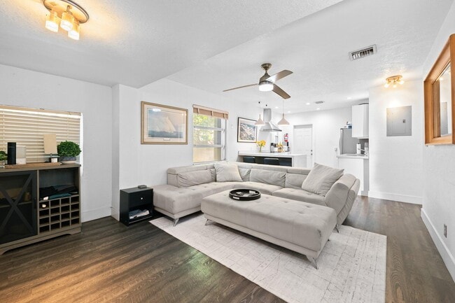 Photo - 1140 SW 9th Ave