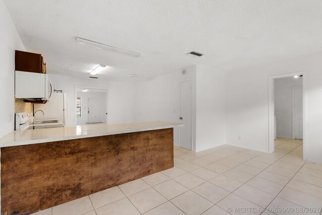 4108 NW 79th Ave