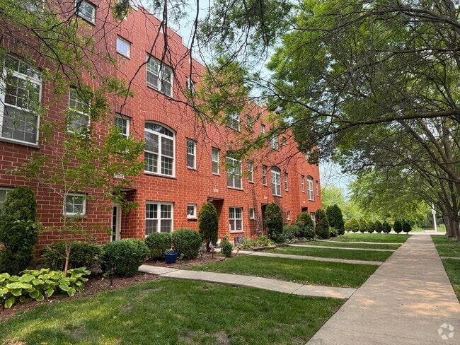 Building Photo - 7006 W Belden Ave Rental