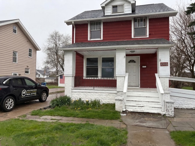 Building Photo - 1046 W 21st St