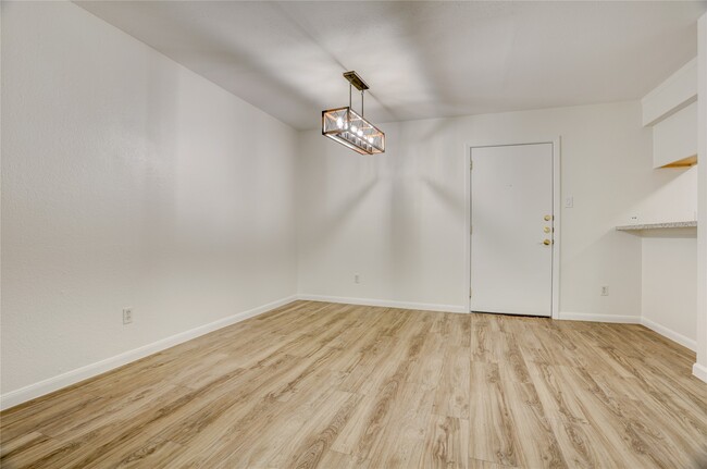 Photo - 3131 Cummins St Unit 14
