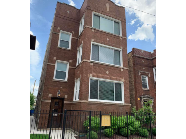 Building Photo - 2439 W Foster Ave Unit 3 Rental