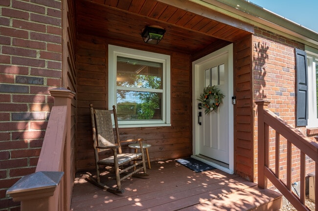 Photo - 582 Whispering Hills Dr