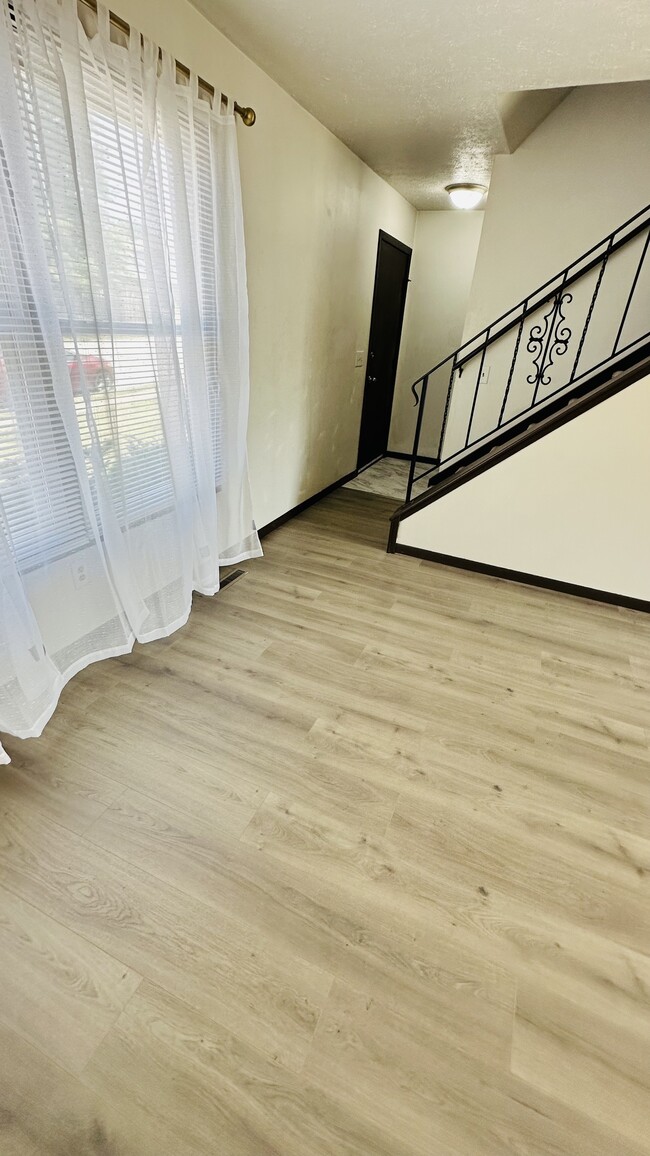 Photo - 2611 W 60th St