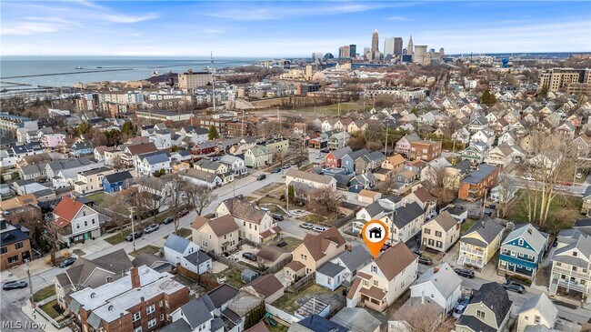 Photo - 1330 W 67th St