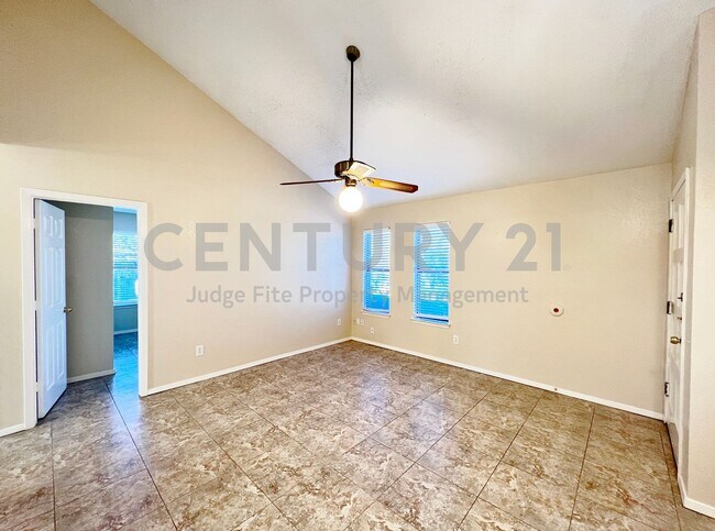 Photo - Adorable 2/1.5 Duplex in Weatherford For Rent!
